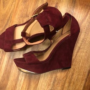 Maroon wedges
